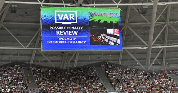 Australia giành điểm đầu tiên ở World Cup 2018 nhờ VAR ảnh 12