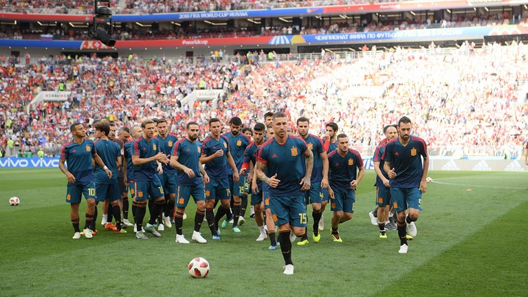 Thắng nghẹt thở Tây Ban Nha bằng 'đấu súng', Nga tiến vào tứ kết ảnh 10