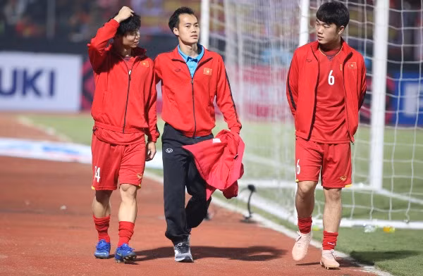 Thắng Campuchia 3-0, tuyển Việt Nam vào bán kết AFF Cup ảnh 2 Thắng Campuchia 3-0, tuyển Việt Nam vào bán kết AFF Cup ảnh 2