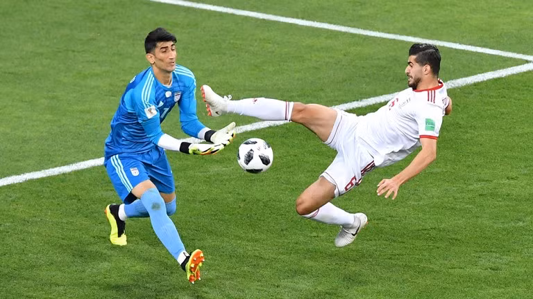 Ronaldo đá hỏng phạt đền, Bồ Đào Nha rơi ngôi đầu bảng ảnh 15