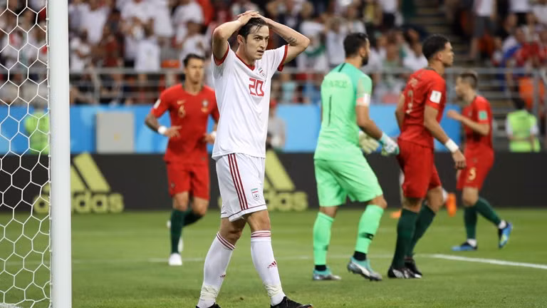 Ronaldo đá hỏng phạt đền, Bồ Đào Nha rơi ngôi đầu bảng ảnh 27