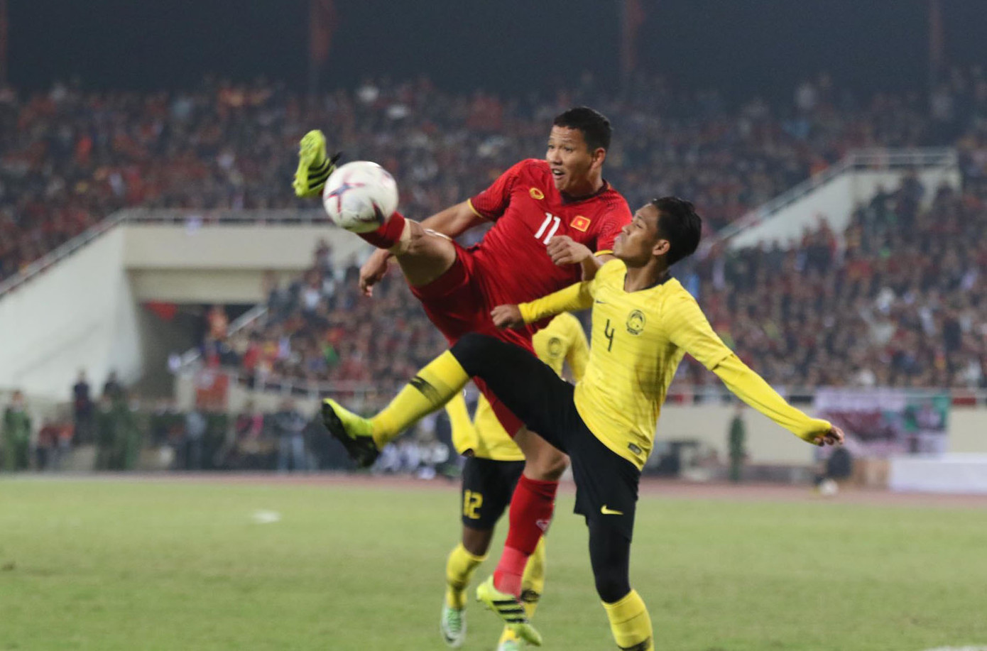 Đêm cuồng nhiệt với chức vô địch AFF Cup 2018 của tuyển Việt Nam ảnh 47