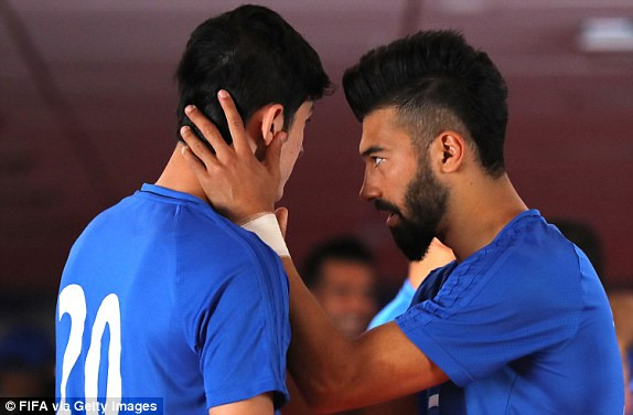 Ronaldo đá hỏng phạt đền, Bồ Đào Nha rơi ngôi đầu bảng ảnh 12