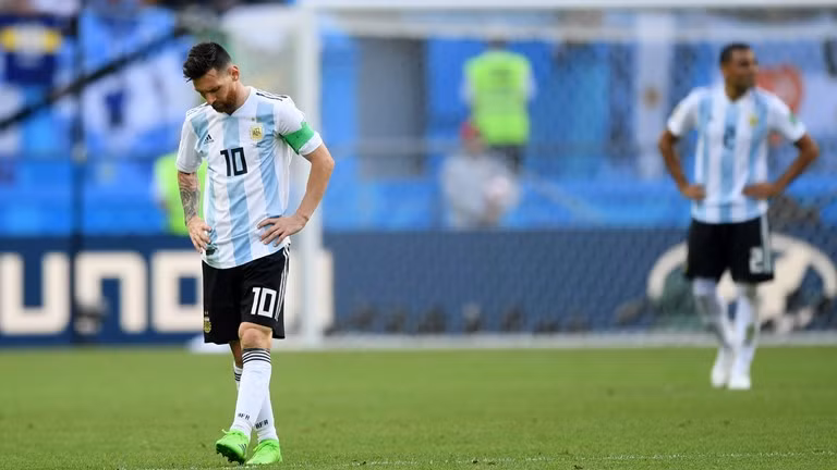 Thua Pháp, HLV Argentina nói quá đau 'chưa tính chuyện tương lai' ảnh 1