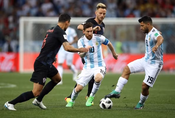 Ronaldo đá hỏng phạt đền, Bồ Đào Nha rơi ngôi đầu bảng ảnh 3 Ronaldo đá hỏng phạt đền, Bồ Đào Nha rơi ngôi đầu bảng ảnh 3