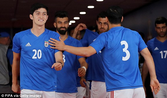 Ronaldo đá hỏng phạt đền, Bồ Đào Nha rơi ngôi đầu bảng ảnh 13