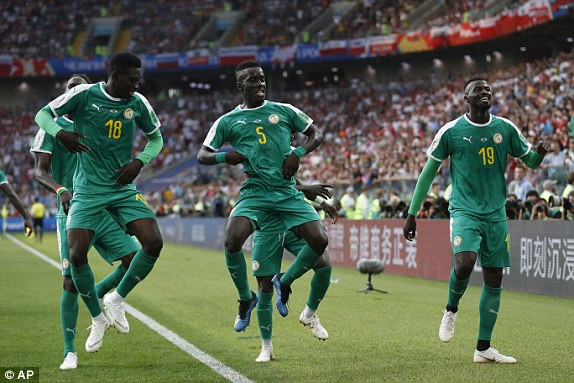 Hàng thủ chơi tệ, Ba Lan thua đau Senegal trận ra quân World Cup ảnh 23
