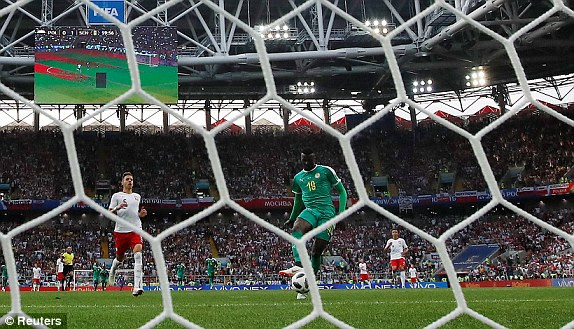 Hàng thủ chơi tệ, Ba Lan thua đau Senegal trận ra quân World Cup ảnh 22
