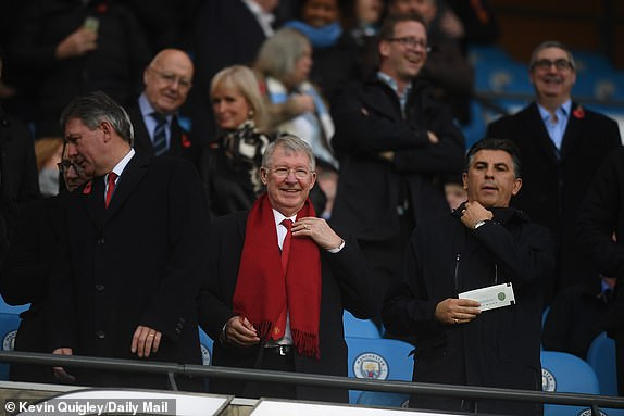 Thắng dễ M.U ở derby, Man City tái chiếm ngôi đầu Ngoại hạng Anh ảnh 7