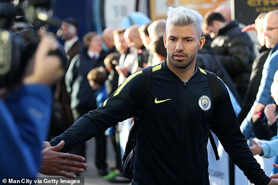 Thắng dễ M.U ở derby, Man City tái chiếm ngôi đầu Ngoại hạng Anh ảnh 1