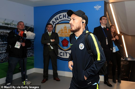 Thắng dễ M.U ở derby, Man City tái chiếm ngôi đầu Ngoại hạng Anh ảnh 3