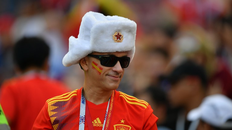 Thắng nghẹt thở Tây Ban Nha bằng 'đấu súng', Nga tiến vào tứ kết ảnh 6