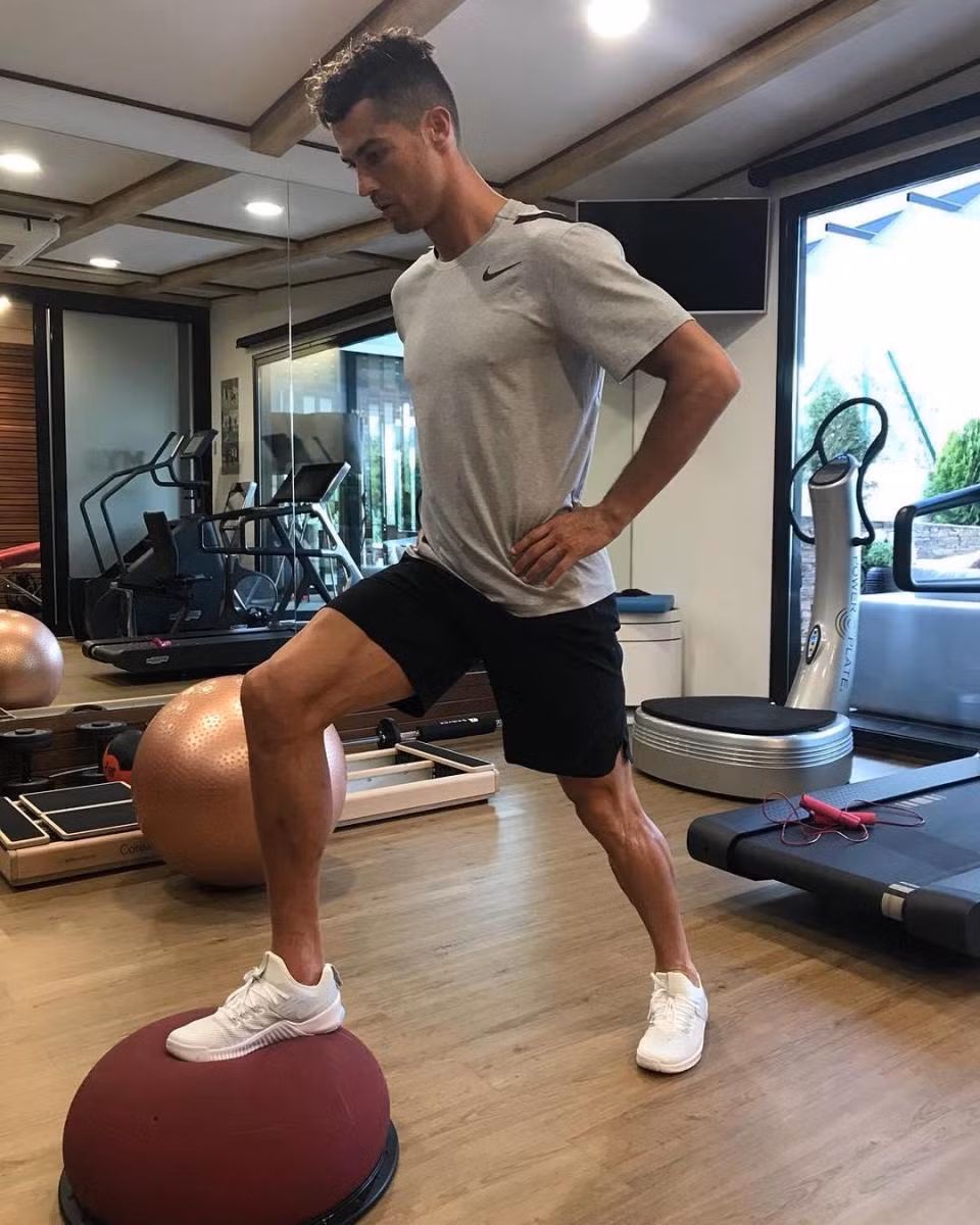 Chia tay Real, Ronaldo rao bán siêu biệt thự ở Madrid ảnh 4