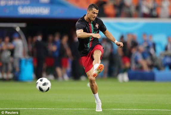 Ronaldo đá hỏng phạt đền, Bồ Đào Nha rơi ngôi đầu bảng ảnh 11
