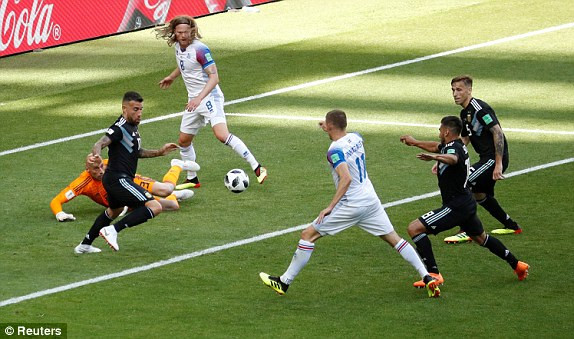 Messi đá hỏng phạt đền, Argentina bị Iceland cầm hòa ảnh 18