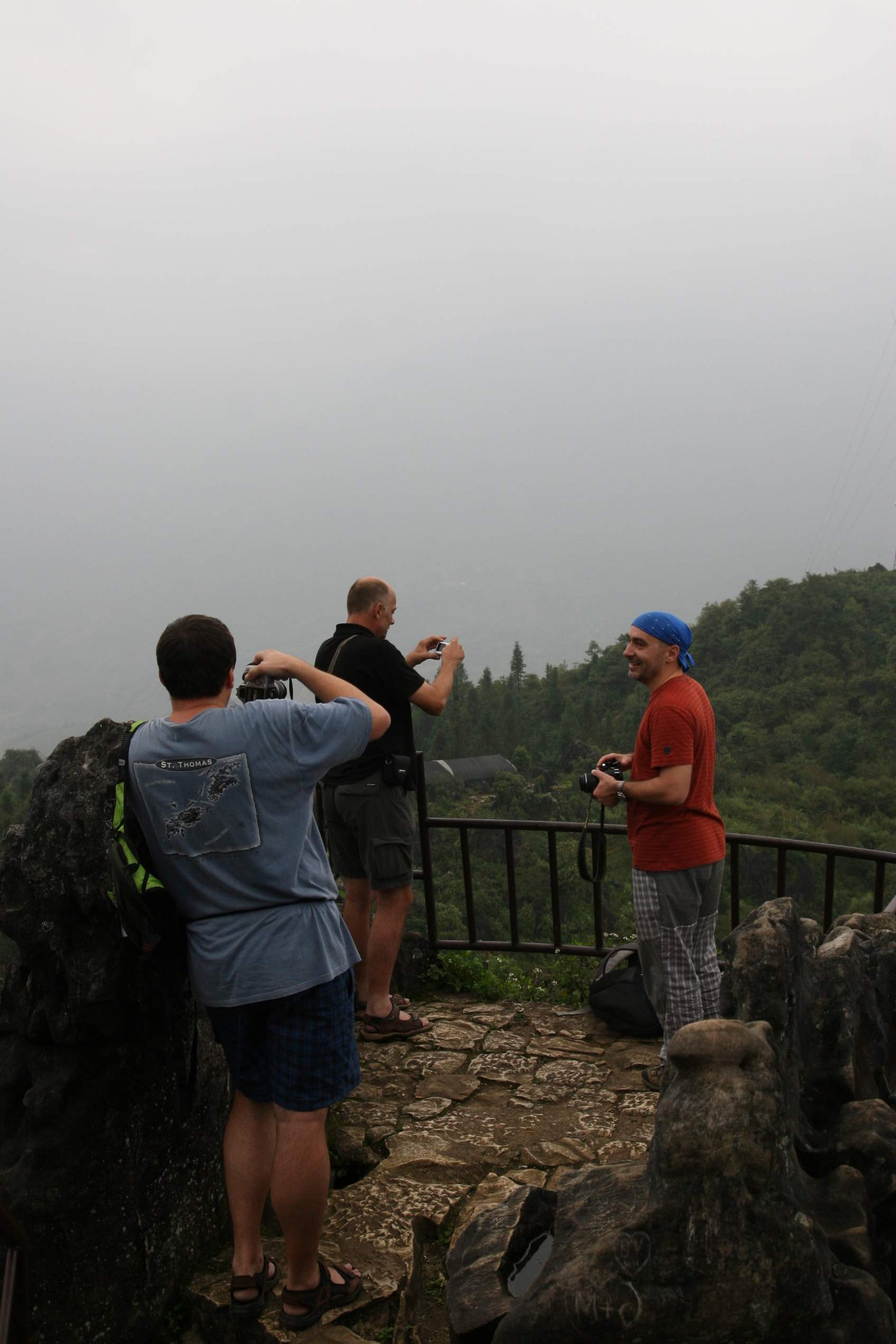 Từ Sân Mây, du khách nước ngoài chọn cảnh đẹp Hàm Rồng