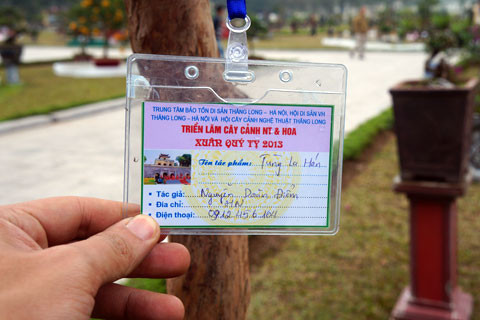 Tên và số điện thoại chủ cây được ghi rõ để tiện liên lạc