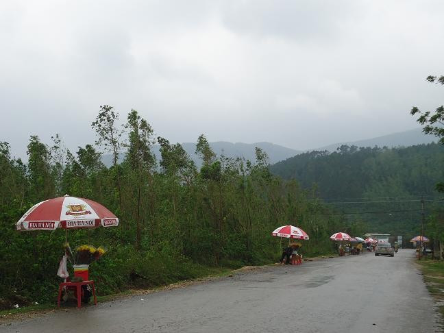 Các điểm phục vụ hoa cũng được “tăng cường” trong dịp “lễ 49 ngày”