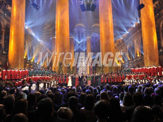 Sân khấu của buổi hòa nhạc rất hoành tráng và ấn tượng