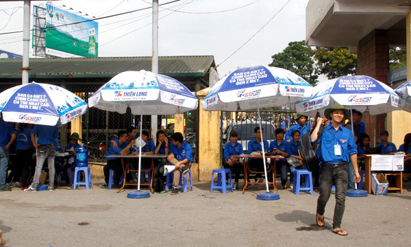 Lực lượng tình nguyện viên tại bến xe Giáp Bát