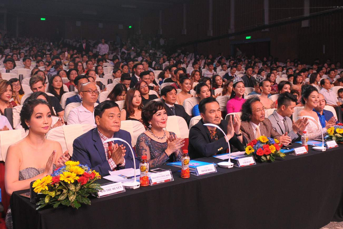 Phạm Thu Hà giành Hoa khôi Sinh viên Việt Nam 2017 ảnh 35