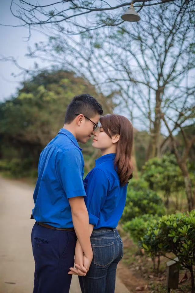 Độc đáo bộ ảnh cưới với áo Đoàn thanh niên ảnh 5