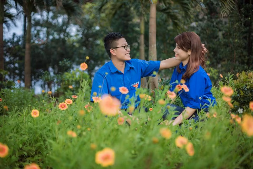 Độc đáo bộ ảnh cưới với áo Đoàn thanh niên ảnh 4