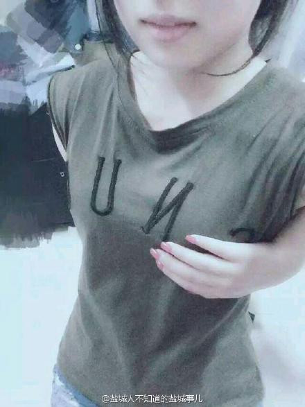 Sau thử thách vòng tay chạm rốn là... vòng tay chạm ngực ảnh 6