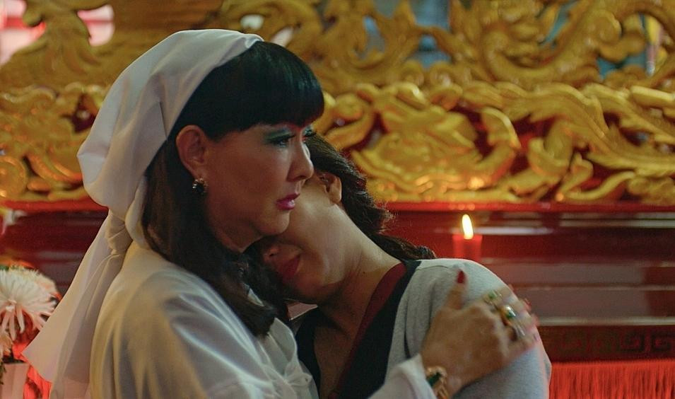 Đám tang là chìa khóa mở ra nhiều chiều cảm xúc khó lường trước... Đám tang là chìa khóa mở ra nhiều chiều cảm xúc khó lường trước...