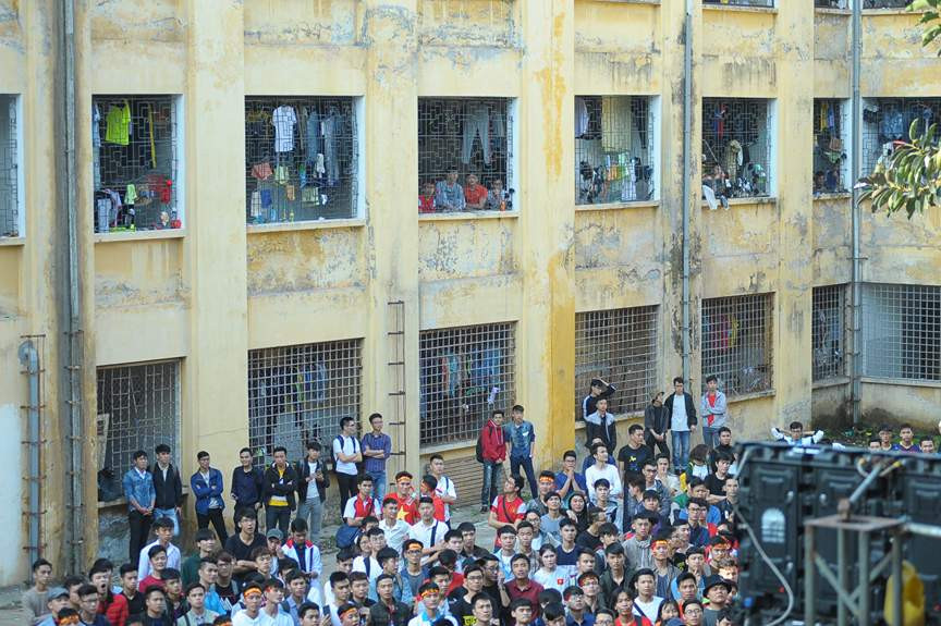 Biển người rợp cờ hoa, reo hò khắp cả nước mừng kỳ tích của U23 Việt Nam ảnh 74