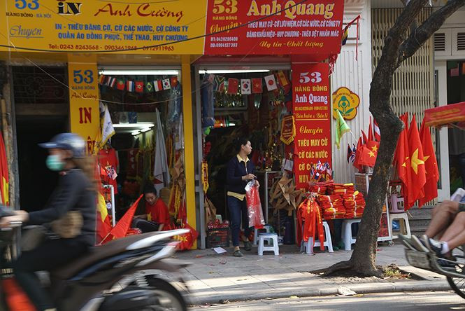 Biển người rợp cờ hoa, reo hò khắp cả nước mừng kỳ tích của U23 Việt Nam ảnh 73