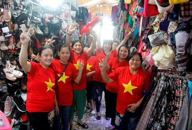 Biển người rợp cờ hoa, reo hò khắp cả nước mừng kỳ tích của U23 Việt Nam ảnh 69