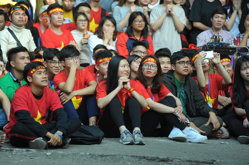 Biển người rợp cờ hoa, reo hò khắp cả nước mừng kỳ tích của U23 Việt Nam ảnh 77