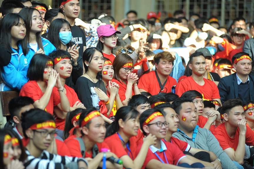 Biển người rợp cờ hoa, reo hò khắp cả nước mừng kỳ tích của U23 Việt Nam ảnh 78