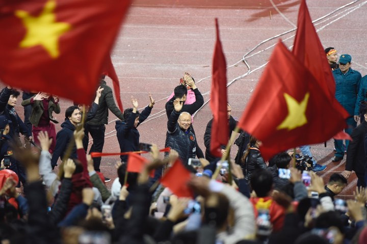 U23 Việt Nam hát 'Niềm tin chiến thắng' trên sân Mỹ Đình ảnh 1