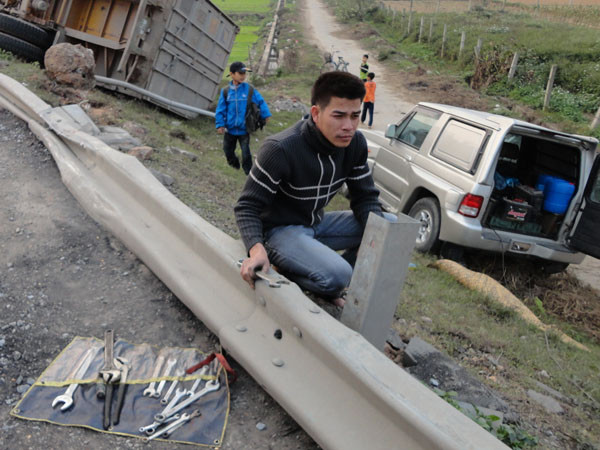 Hàng chục mét ta luy bị hư hỏng