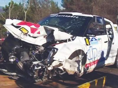Chiếc xe do Kubica lái vỡ nát sau tai nạn 