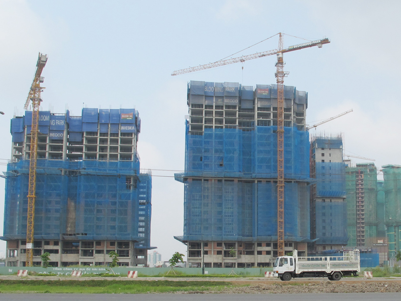 Thị trường căn hộ, văn phòng cho thuê, cung đang vượt cầu Ảnh: Nguyễn Hiền