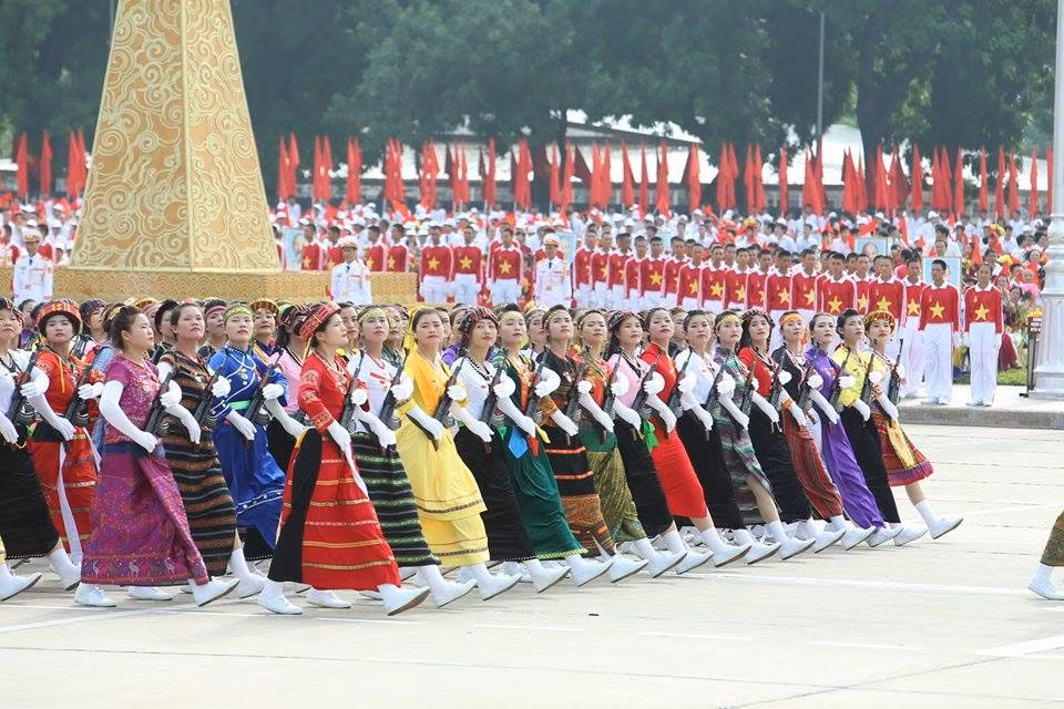 Bóng hồng trong lễ diễu binh, diễu hành kỷ niệm Quốc khánh ảnh 11