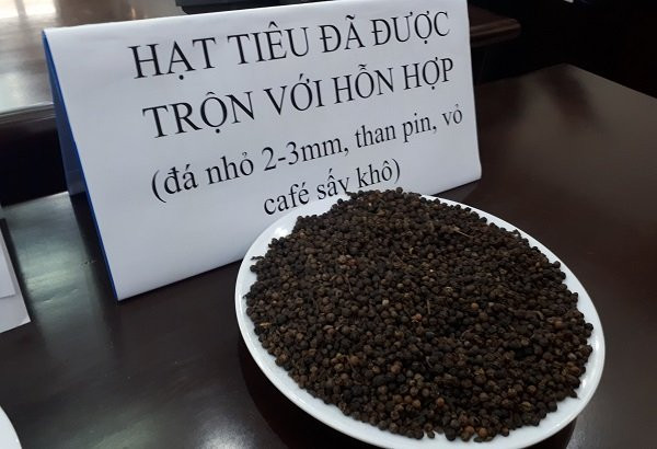 Cận cảnh phế phẩm ‘cà phê pin con Ó’ được trộn vào hạt tiêu ảnh 5
