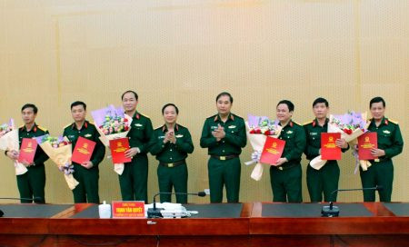 Triển khai quyết định nhân sự của Bộ Quốc phòng ảnh 1