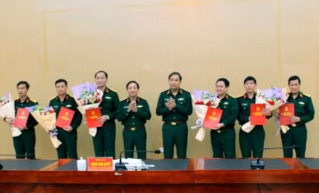 Triển khai quyết định nhân sự của Bộ Quốc phòng ảnh 1