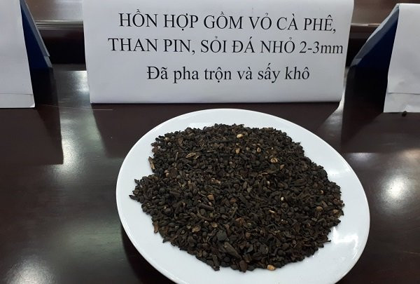 Cận cảnh phế phẩm ‘cà phê pin con Ó’ được trộn vào hạt tiêu ảnh 4