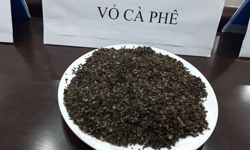 Cận cảnh phế phẩm ‘cà phê pin con Ó’ được trộn vào hạt tiêu ảnh 1