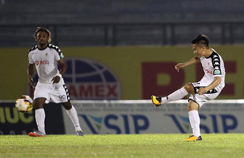 Ngôi sao U23 Quang Hải bị bắt bài ở V.League 2018 ảnh 1