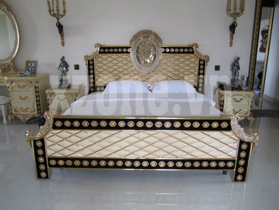 Tuy nhiên, sẽ là hợp lý hơn nếu nền phòng được lát gỗ, thay vì sử dụng nền đá sáng và có phần không hợp với chiếc giường