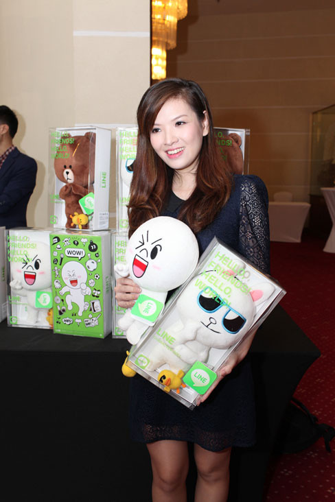 MC Đan Lê cũng rất yêu các chú gấu ngộ nghĩnh của Line