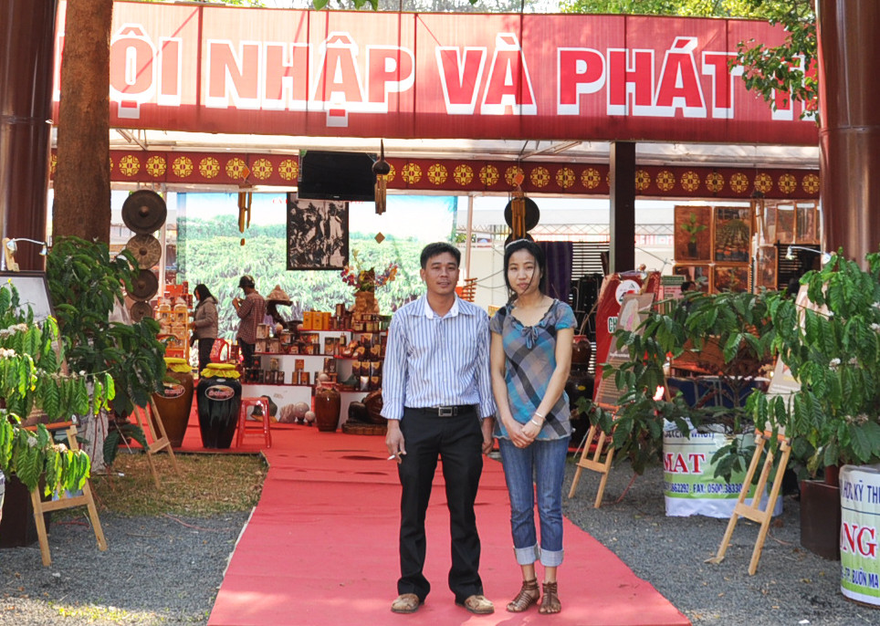 Thanh chủ trại cà phê chồn đầu tiên ở Sơn La hội ngộ với Khánh chủ trại cà phê chồn đầu tiên ở Đắk Lắk . Thanh chủ trại cà phê chồn đầu tiên ở Sơn La hội ngộ với Khánh chủ trại cà phê chồn đầu tiên ở Đắk Lắk