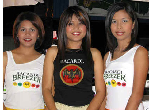 Hình ảnh những cô gái được quảng cáo trên các trang web 