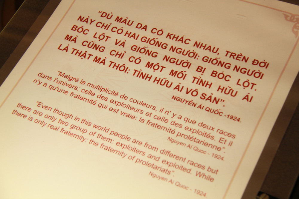 "Dù màu da có khác nhau, trên đời này chỉ có hai giống người: Giống người bóc lột và giống người bị bóc lột. Mà cũng chỉ có một mối tình hữu ái là thật mà thôi: Tình hữu ái vô sản" - Nguyễn Ái Quốc (1924)..